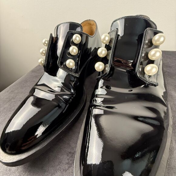 Givenchy Pearl Embellished Patent Leather Oxfords – Made in Italy